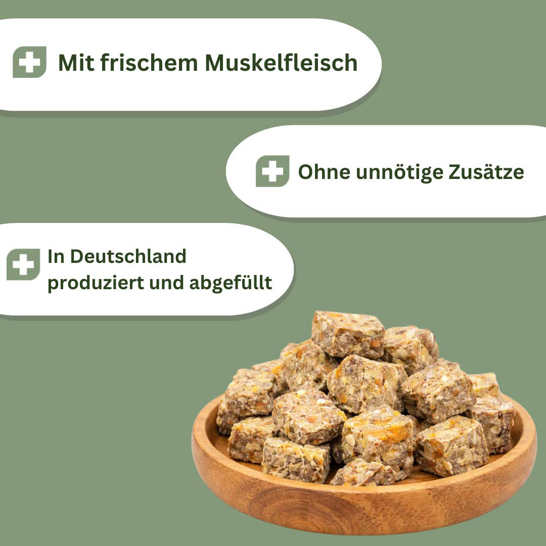 Schüssel mit herzhaften Snackies; Textfelder: "Mit frischem Muskelfleisch", "Ohne unnötige Zusätze", "In Deutschland produziert und abgefüllt".